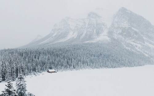 03827_winterinlakelouisealberta_3840x2400.jpeg