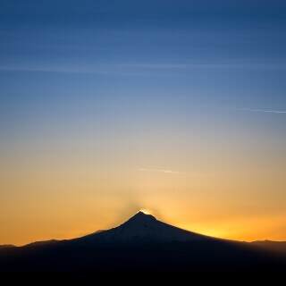 03864_glowbehindhood_3840x2400