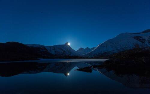 03883_themoonappears_3840x2400.jpeg