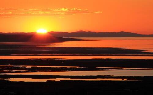 03905_sunsetovergreatsaltlake_3840x2400.jpeg