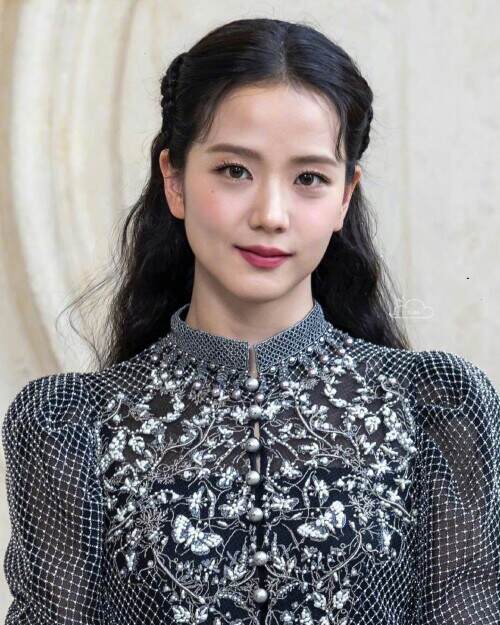 jisoo-1-2.jpeg