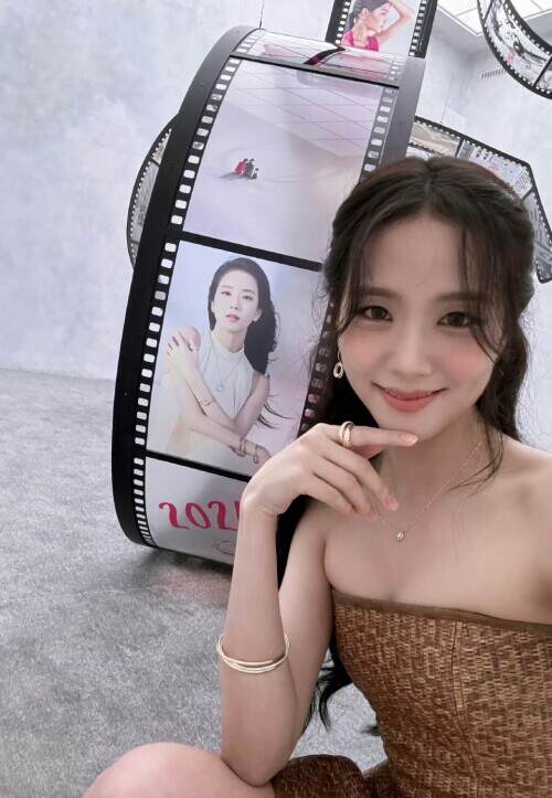 jisoo-3.jpeg